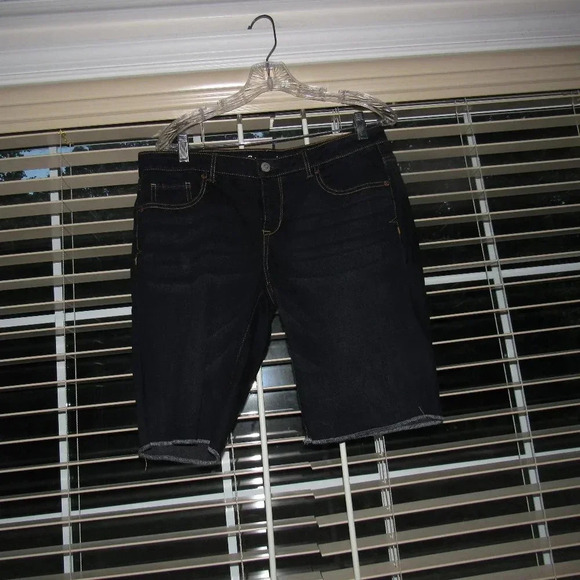 AEROPOSTALE Bermuda Dark Wash Shorts Size 12 - Picture 1 of 7
